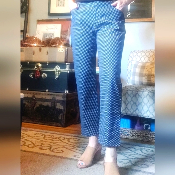 GAP Pants - 💛 Limited Time Sale💛GAP Black and White Polka Dot Women's Capri Pants